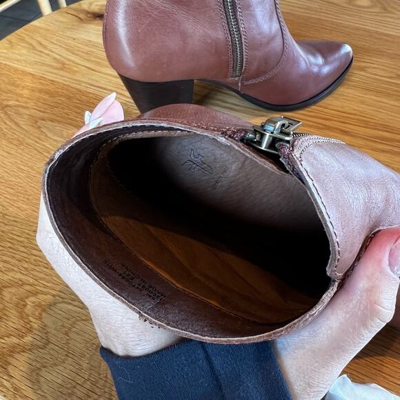 Frye Jennifer Ankle Boots Womens 7.5 Brown Block Heel Pointed Toe Chic - Picture 9 of 9